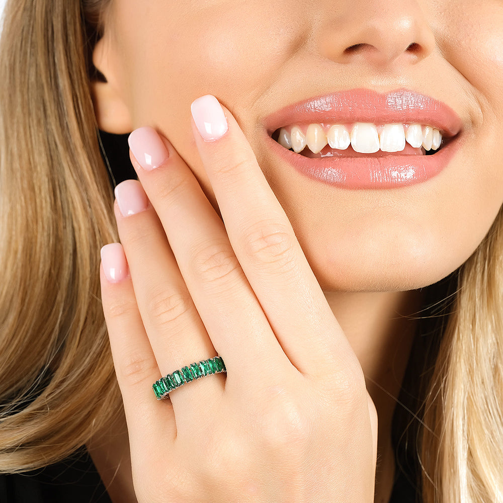 ANILLO ABIERTO DE ACERO PARA MUJER CON CRISTALES VERDES
