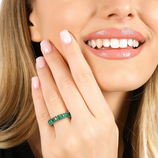 ANILLO ABIERTO DE ACERO PARA MUJER CON CRISTALES VERDES