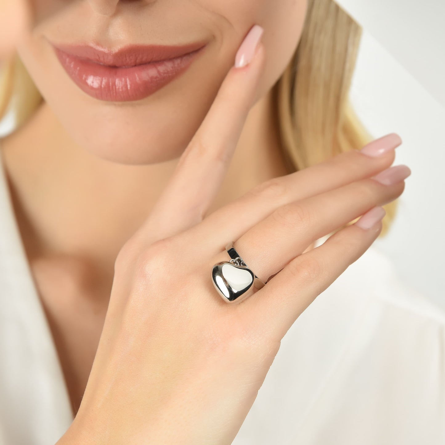 ANILLO DE ACERO PARA MUJER CON CORAZÓN MACIZO