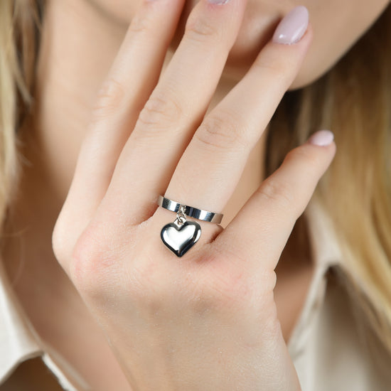 ANILLO DE ACERO PARA MUJER CON CORAZÓN