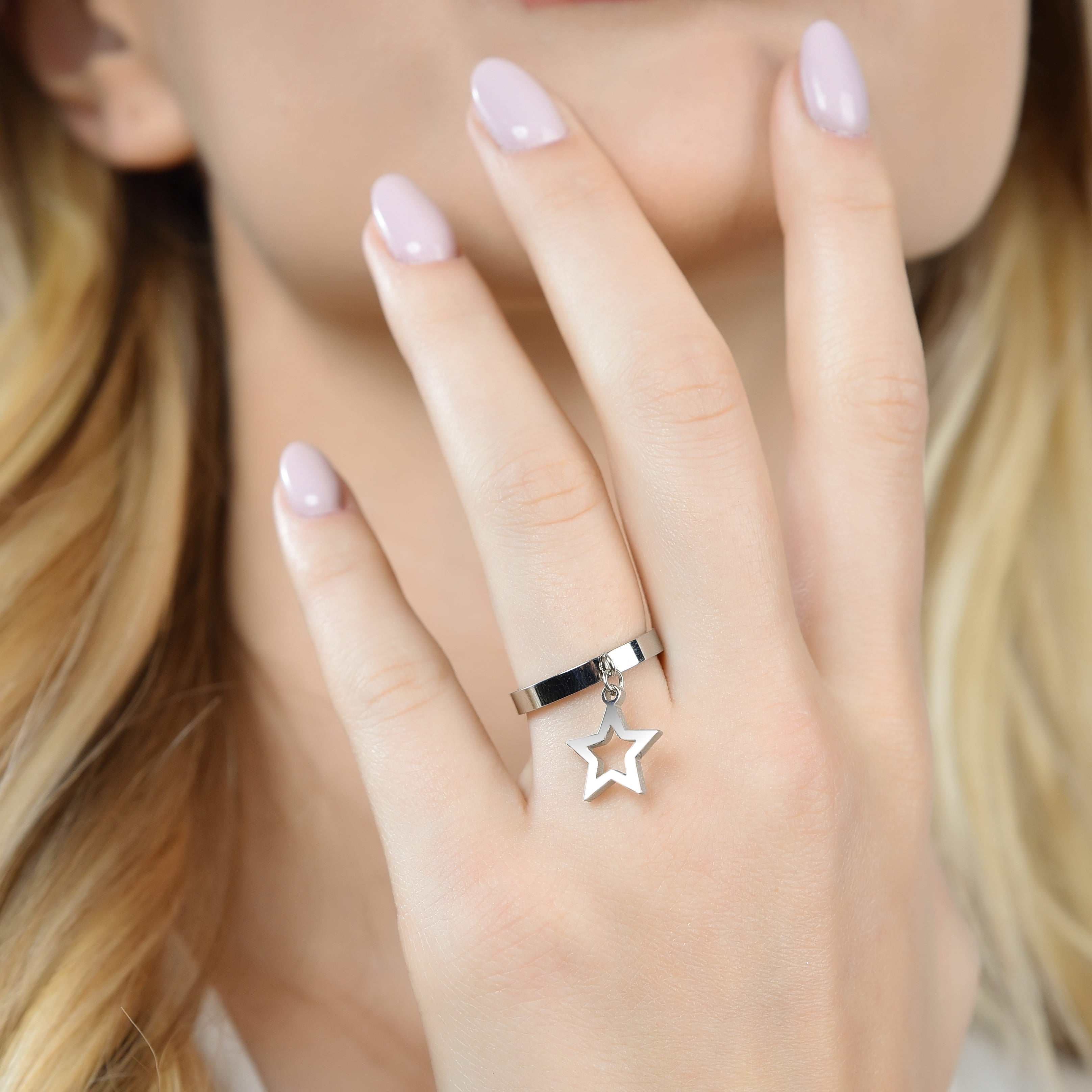 ANILLO DE ACERO PARA SEÑORA CON ESTRELLA PERFORADA