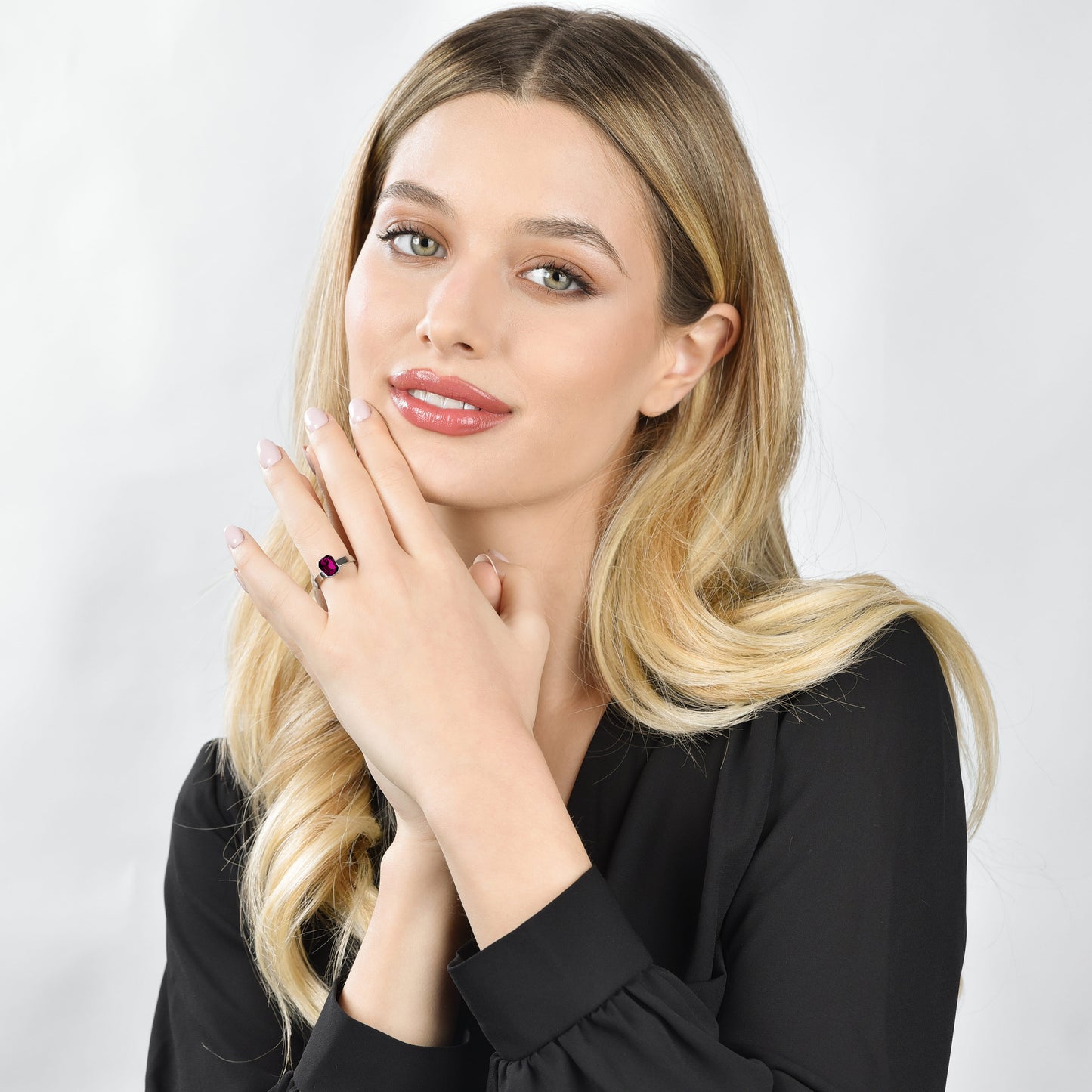 ANILLO DE ACERO PARA MUJER CON CRISTALES FUCSIA