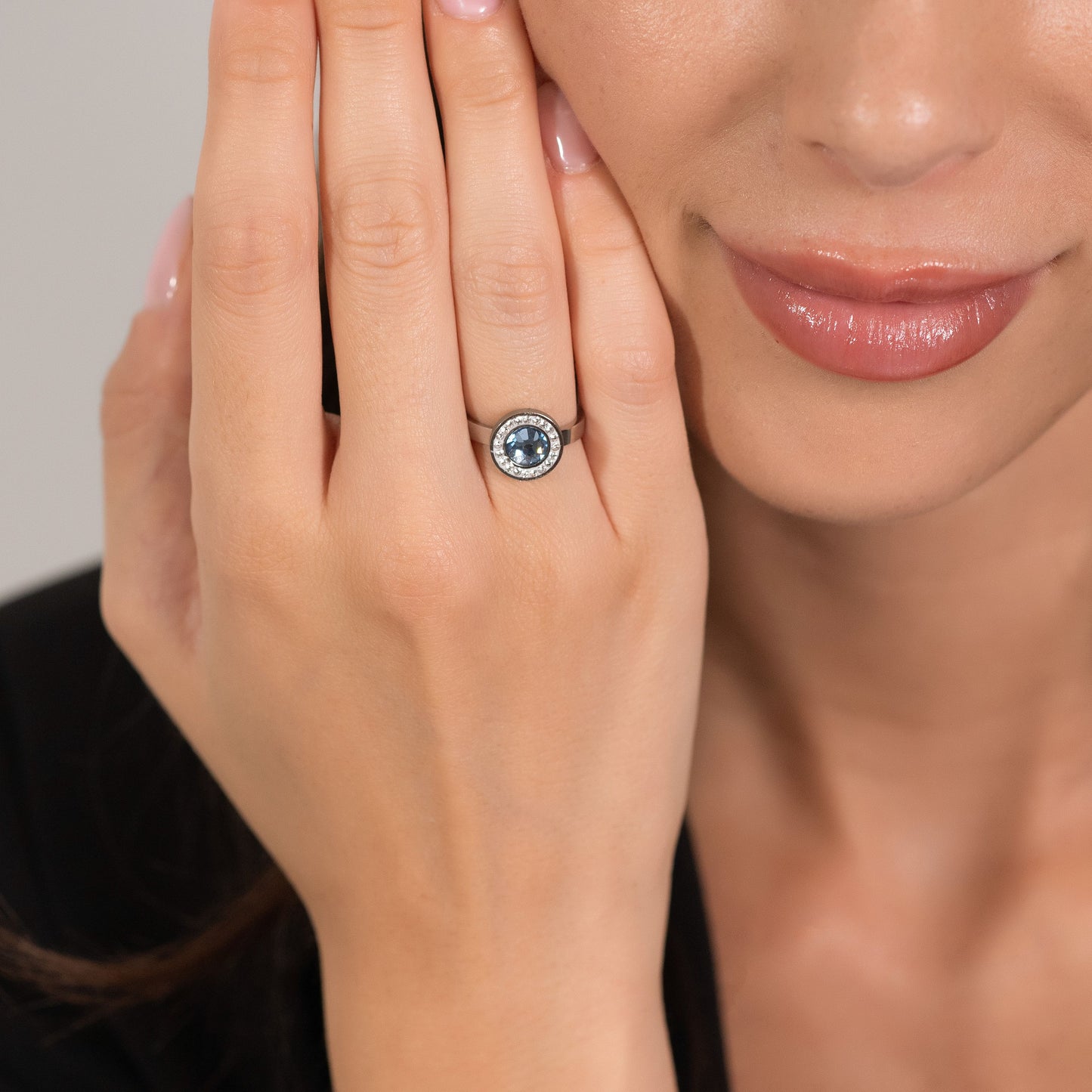 ANILLO ACERO MUJER ELEMENTO CRISTAL AGUAMARINA Y CRISTALES BLANCOS