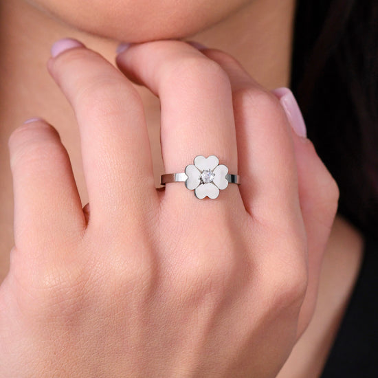 ANILLO DE ACERO TRÉBOL DE CUATRO HOJAS Y CIRCONITA PARA MUJER