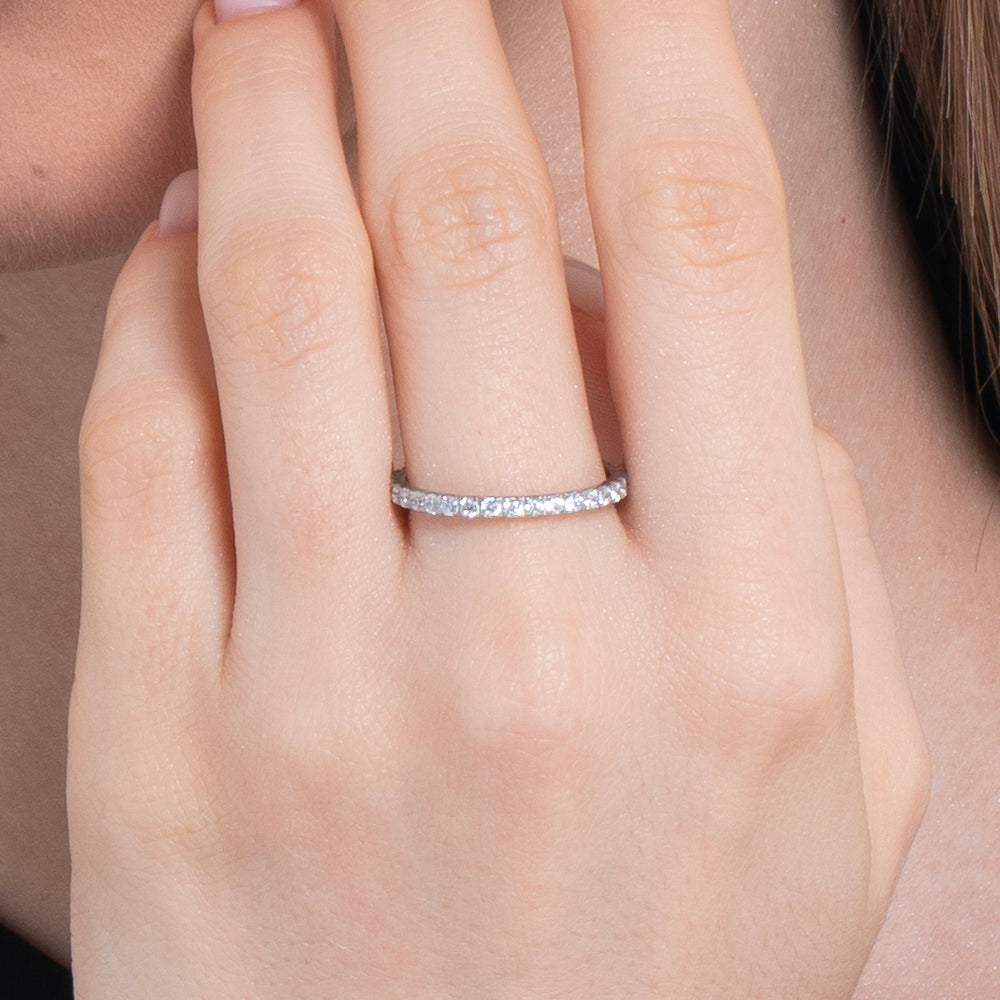 ANILLO DE ACERO PARA MUJER CON CRISTALES BLANCOS