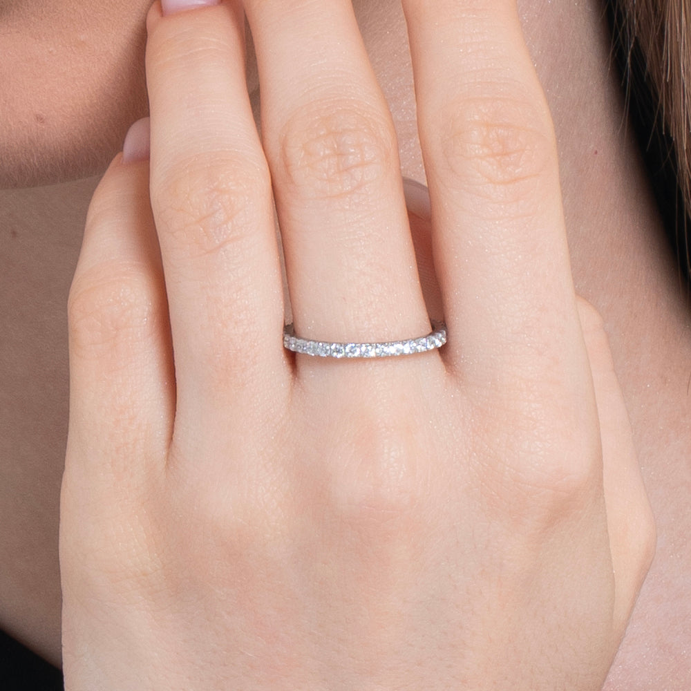 ANILLO DE ACERO PARA MUJER CON CRISTALES BLANCOS