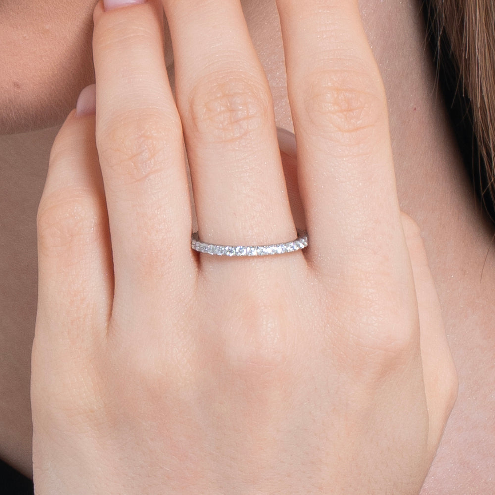 ANILLO DE ACERO PARA MUJER CON CRISTALES BLANCOS