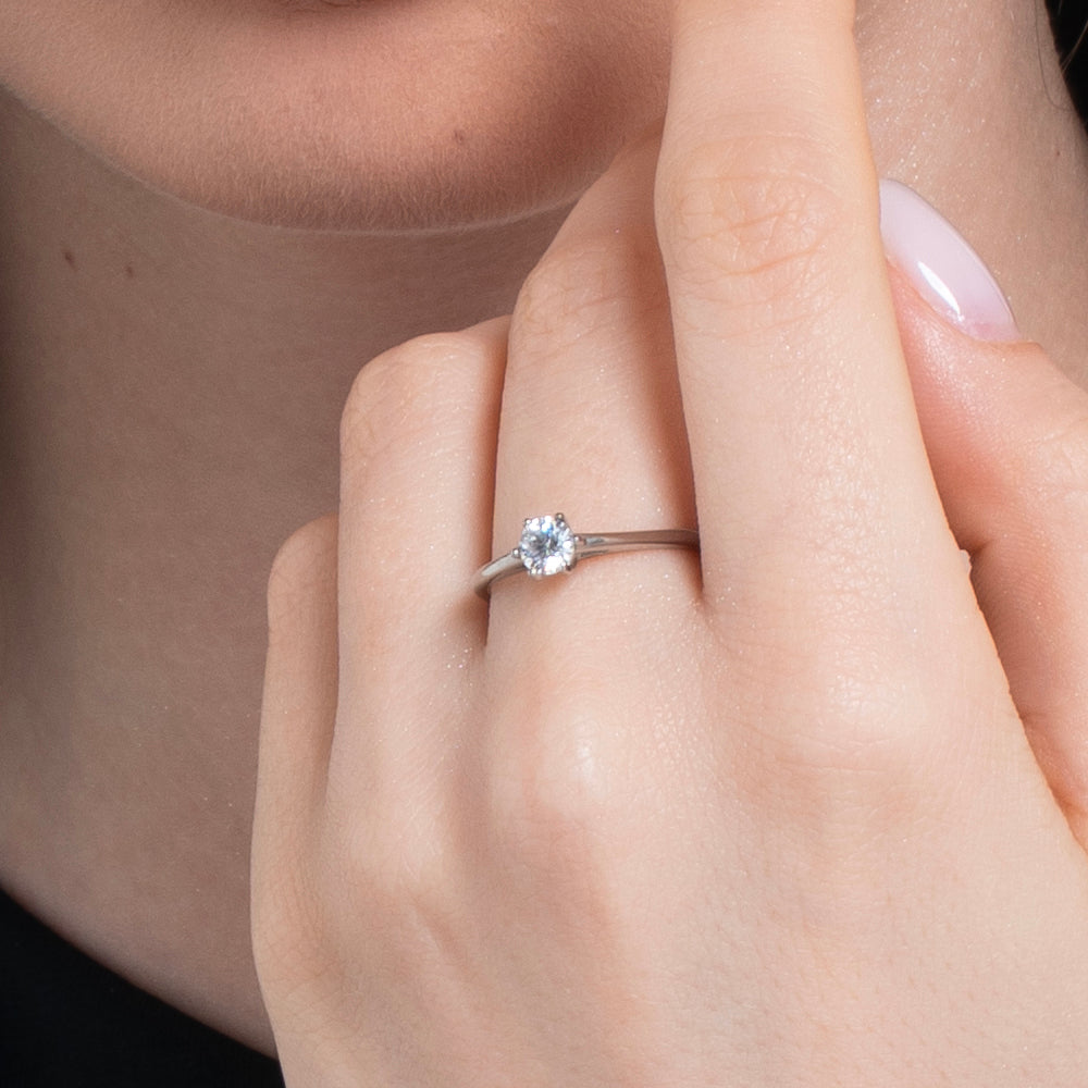 ANILLO DE ACERO PARA SEÑORA CON CRISTAL BLANCO