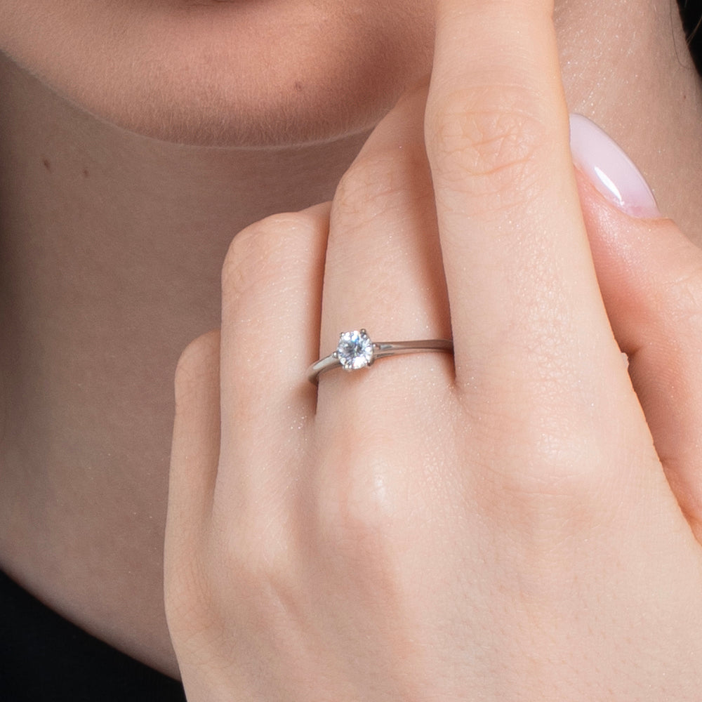 ANILLO DE ACERO PARA SEÑORA CON CRISTAL BLANCO