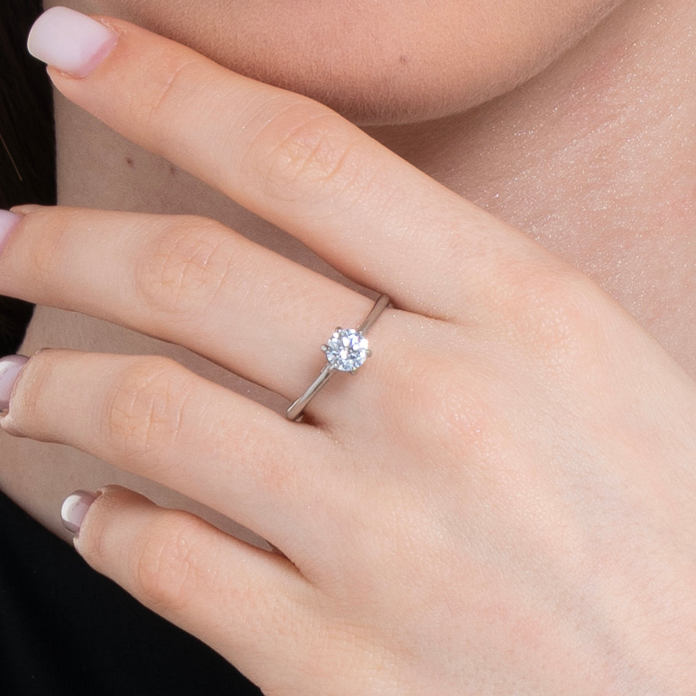 ANILLO DE ACERO PARA SEÑORA CON CRISTAL BLANCO