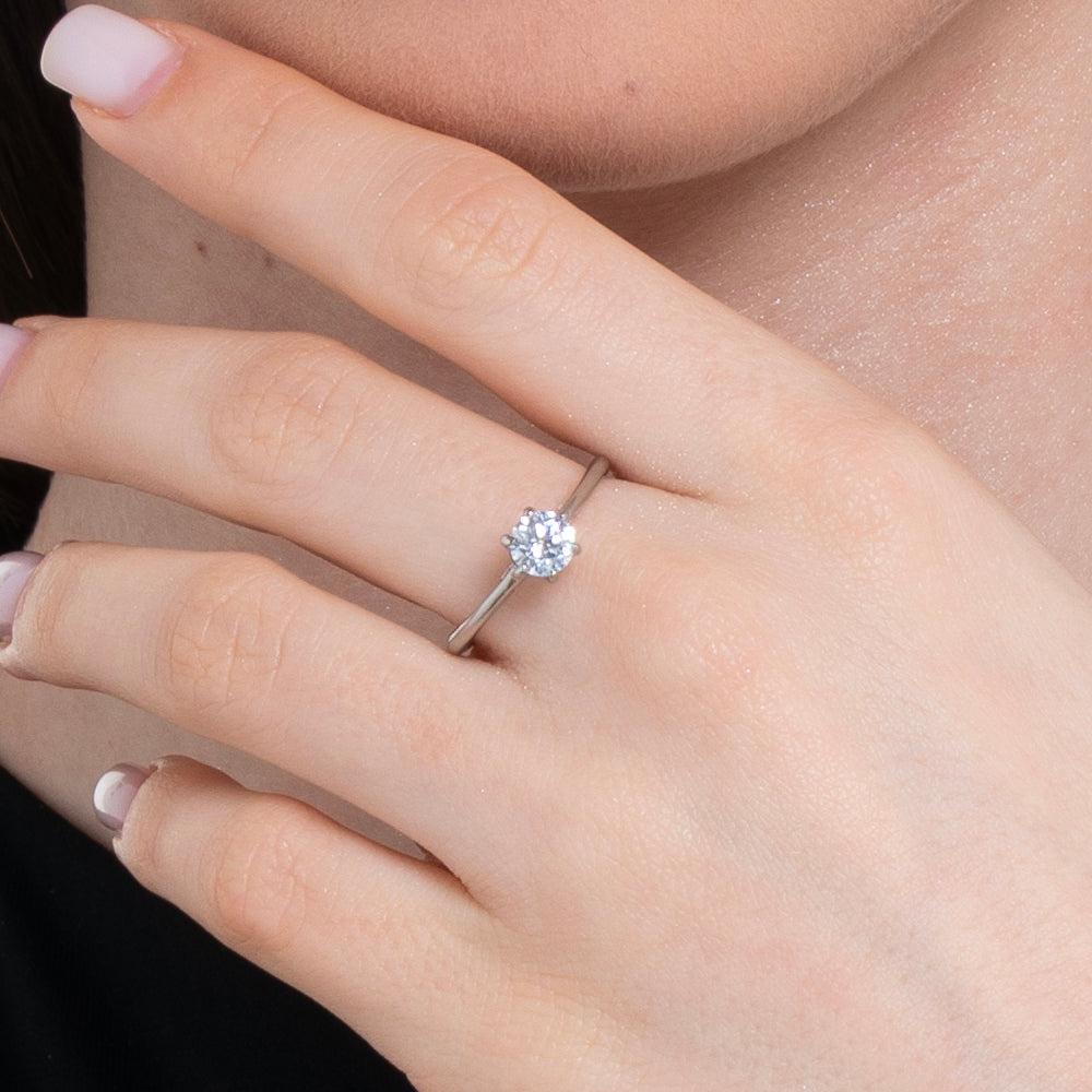 ANILLO DE ACERO PARA SEÑORA CON CRISTAL BLANCO
