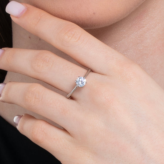ANILLO DE ACERO PARA SEÑORA CON CRISTAL BLANCO