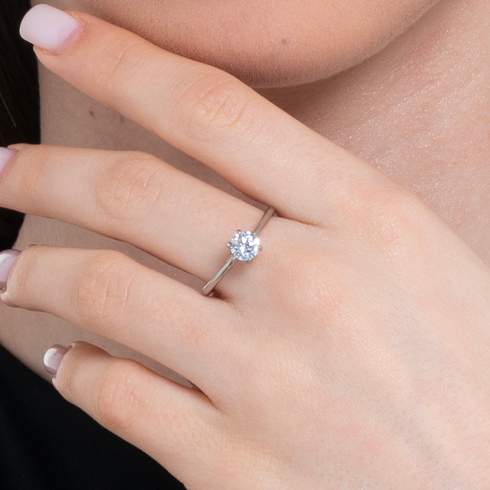 ANILLO DE ACERO PARA SEÑORA CON CRISTAL BLANCO