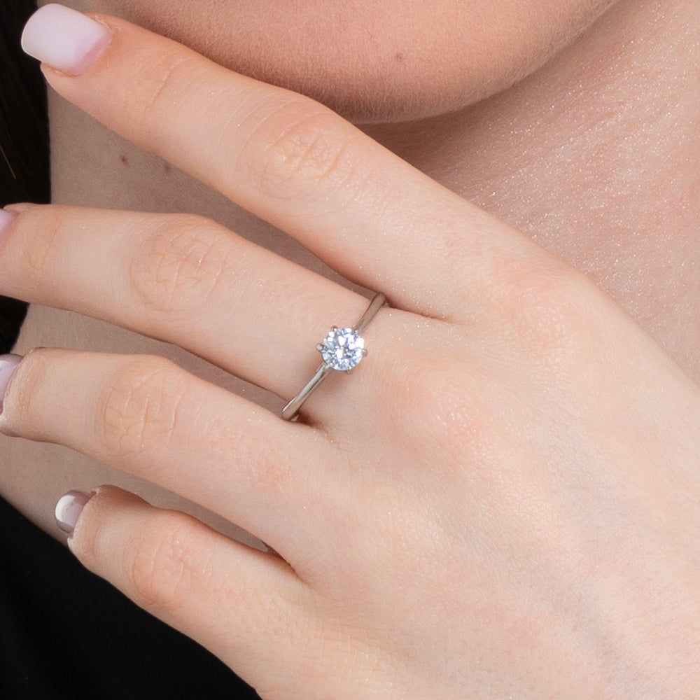 ANILLO DE ACERO PARA SEÑORA CON CRISTAL BLANCO