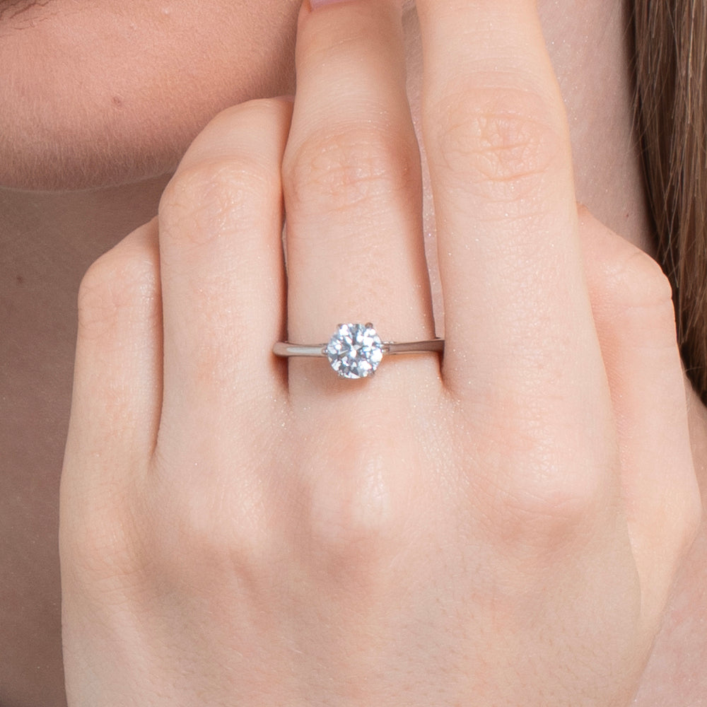 ANILLO DE ACERO PARA SEÑORA CON CRISTAL BLANCO