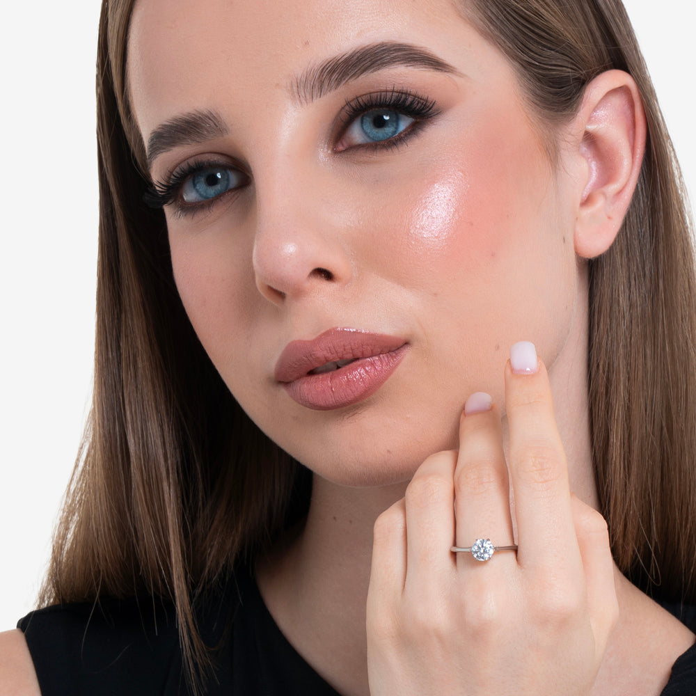 ANILLO DE ACERO PARA SEÑORA CON CRISTAL BLANCO