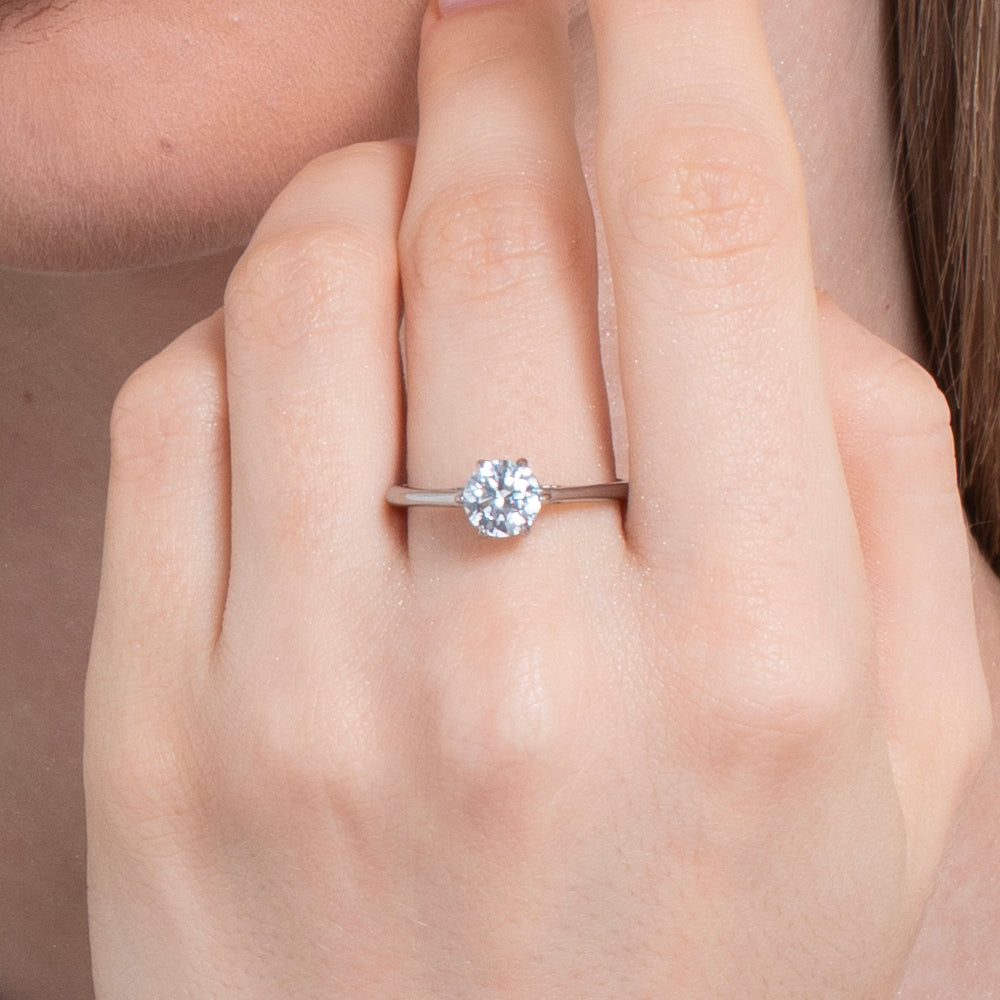ANILLO DE ACERO PARA SEÑORA CON CRISTAL BLANCO