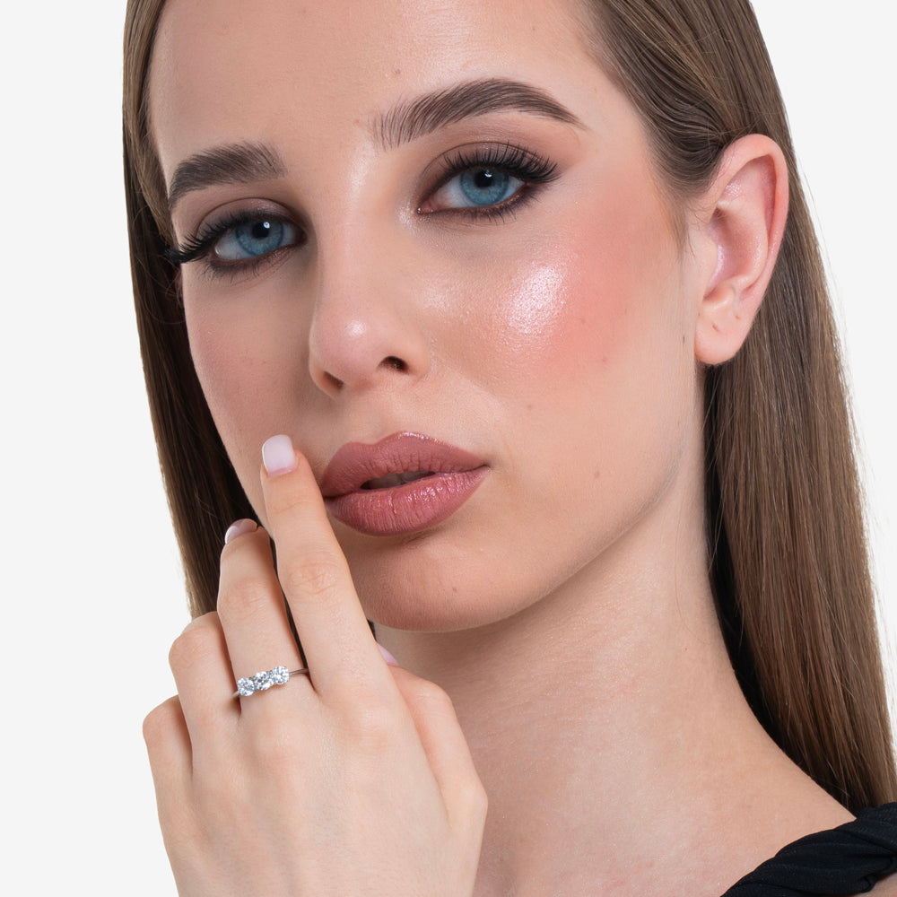 ANILLO DE ACERO PARA MUJER CON CRISTALES BLANCOS