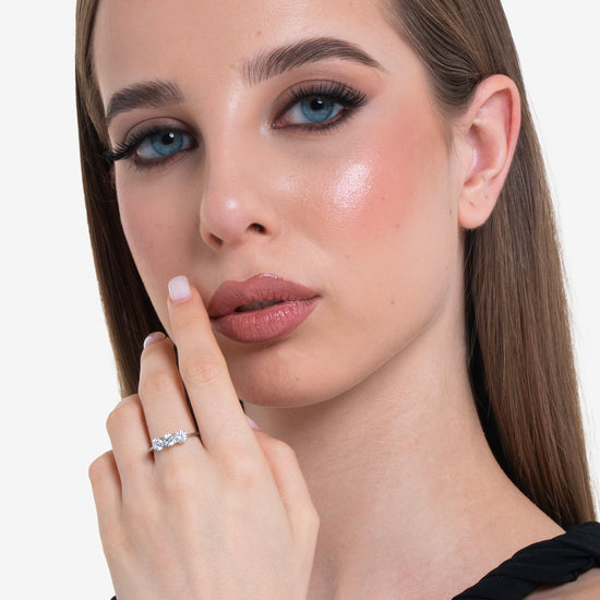 ANILLO DE ACERO PARA MUJER CON CRISTALES BLANCOS