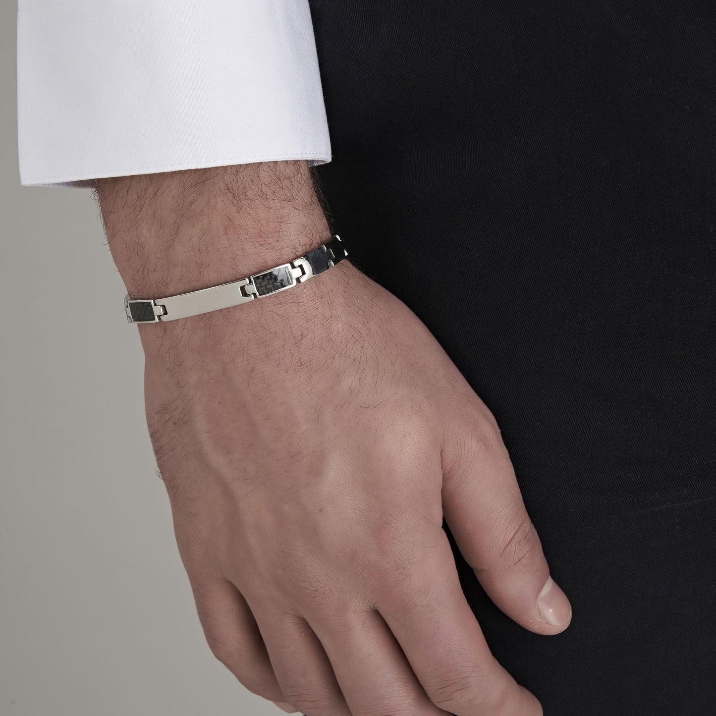 PULSERA DE HOMBRE CON PLACA DE ACERO Y ELEMENTOS NEGROS