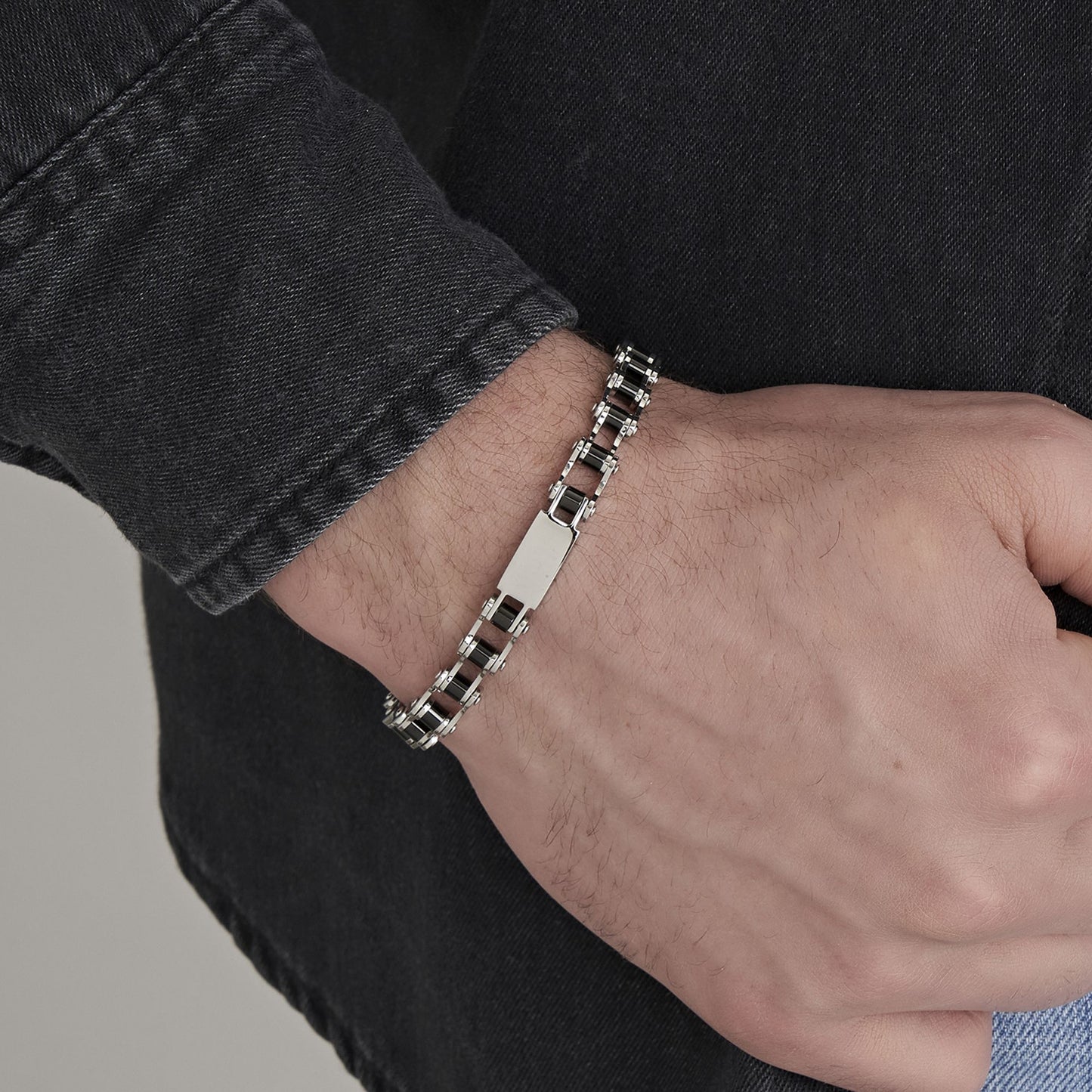 BRAZALETE IP DE ACERO PARA HOMBRE CON CADENA DE ACERO NEGRO