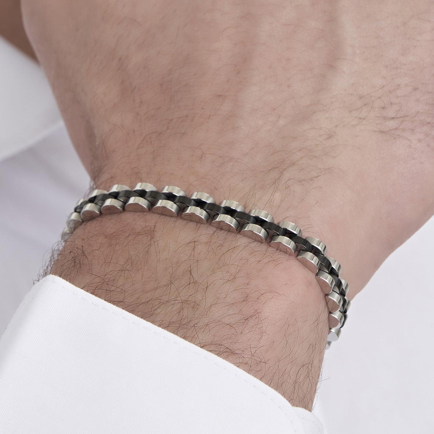 BRAZALETE DE ACERO PARA HOMBRE CON DETALLE IP NEGRO