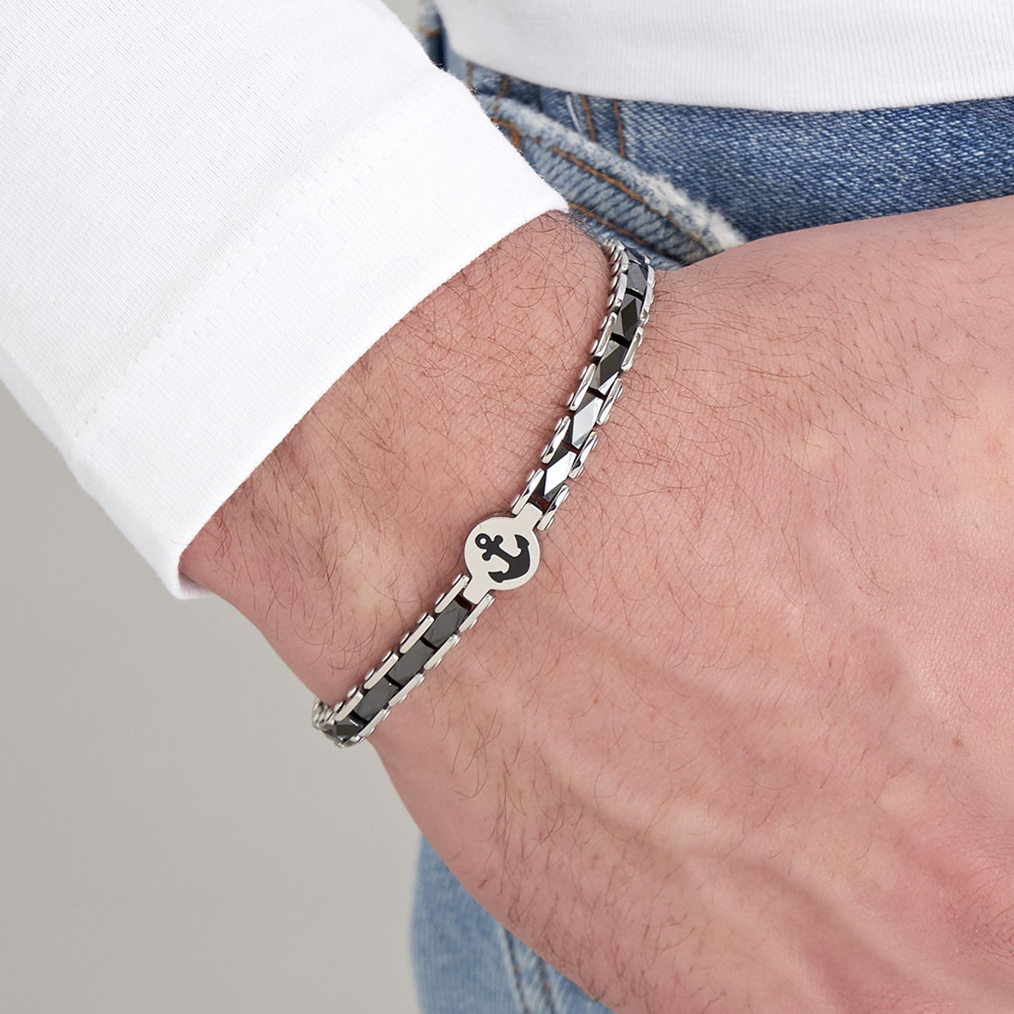 PULSERA DE ACERO PARA HOMBRE CON ELEMENTOS DE CERÁMICA NEGRA CON ANCLA