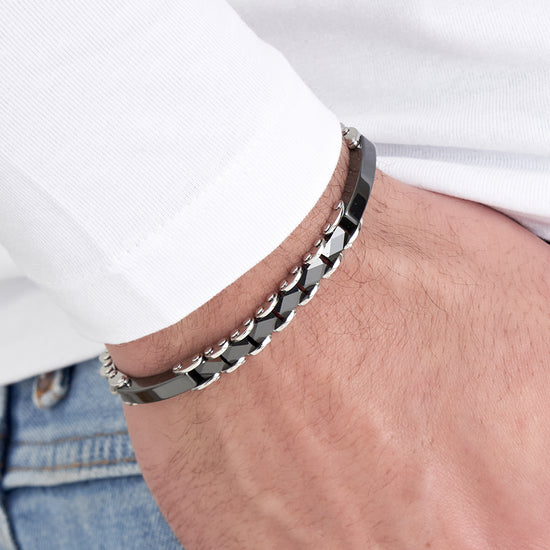 BRAZALETE DE ACERO PARA HOMBRE CON ELEMENTOS DE CERÁMICA NEGRA
