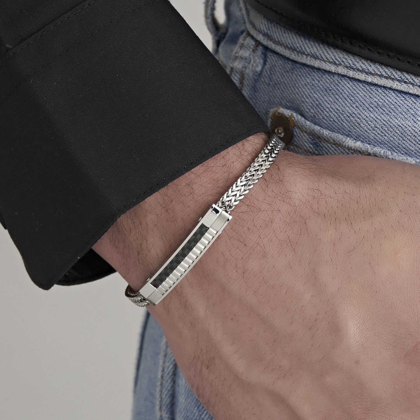 BRAZALETE DE ACERO PARA HOMBRE CON PLACA DE FIBRA DE CARBONO