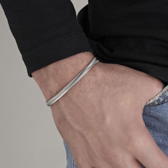PULSERA DE ACERO PARA HOMBRE CON MALLA FINA