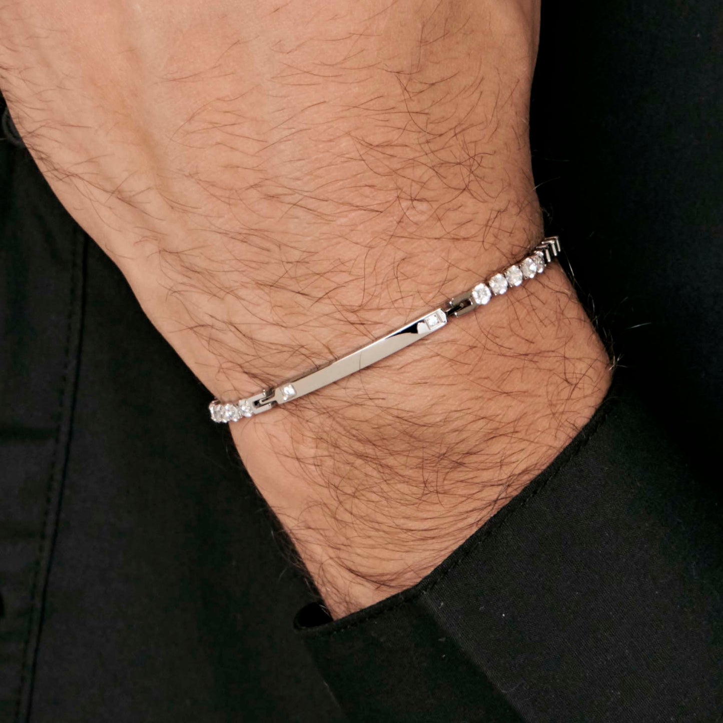 PULSERA DE ACERO PARA HOMBRE CON PLACA Y CRISTALES BLANCOS