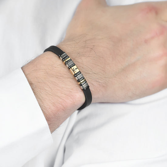 PULSERA DE HOMBRE DE SILICONA NEGRA CON ELEMENTOS IP DE ORO Y ACERO NEGRO CON ANCLA