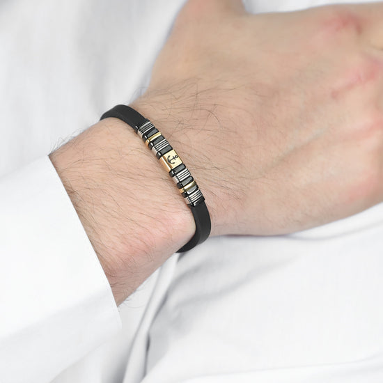 PULSERA DE HOMBRE DE SILICONA NEGRA CON ELEMENTOS IP DE ORO Y ACERO NEGRO CON ANCLA