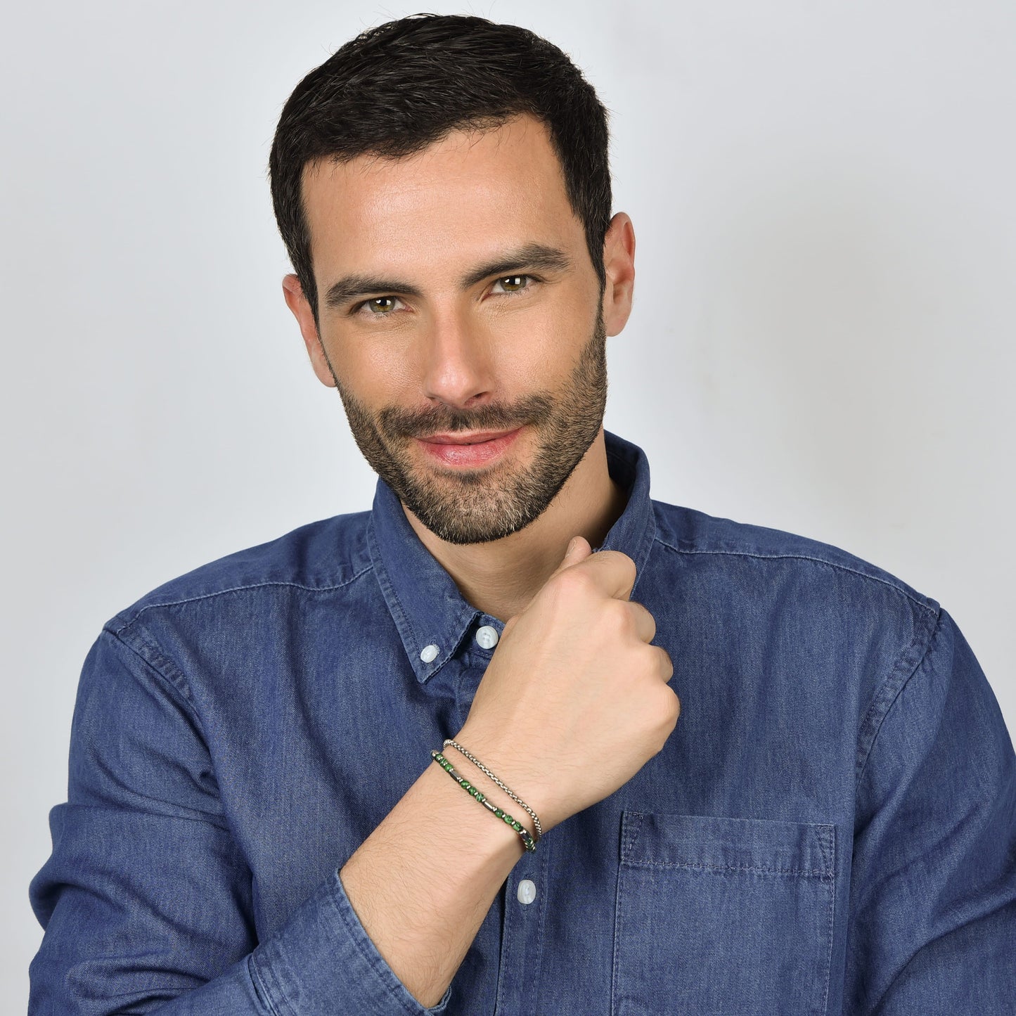 PULSERA DE ACERO PARA HOMBRE CON PIEDRAS VERDES Y ELEMENTOS DE ACERO