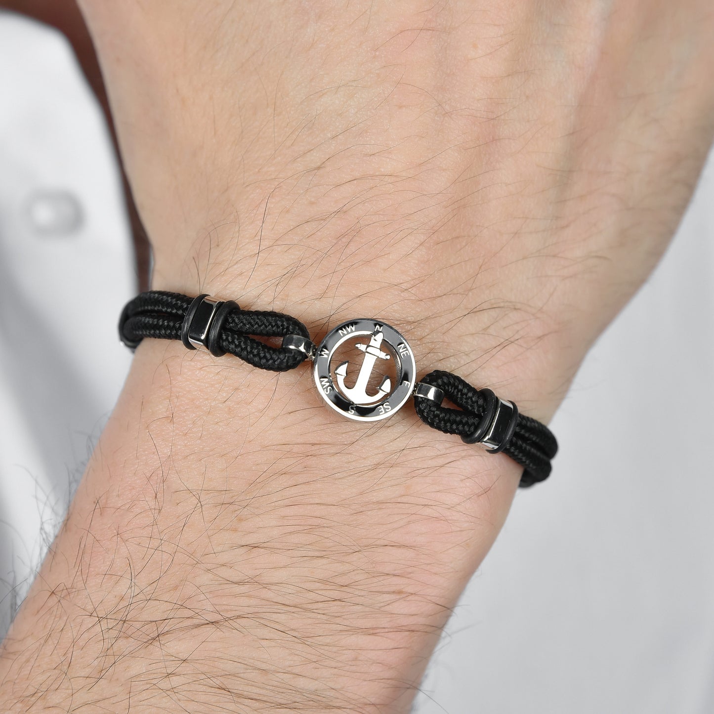 PULSERA DE CABALLERO DE CUERDA NEGRA CON ANCLA ESMALTADA NEGRA
