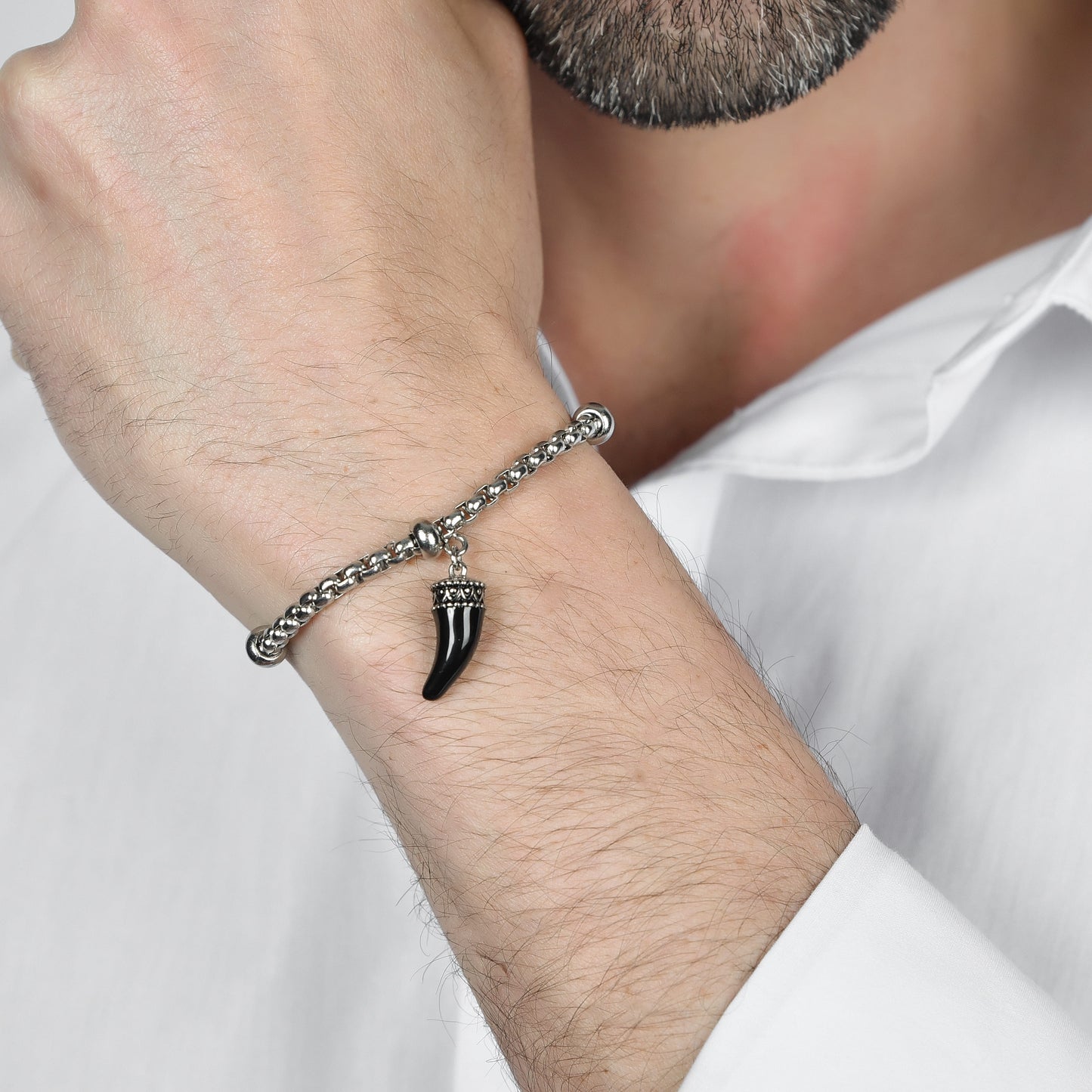 PULSERA DE HOMBRE EN ACERO CON CORNILLO Y ENAMELADO NEGRO Luca Barra