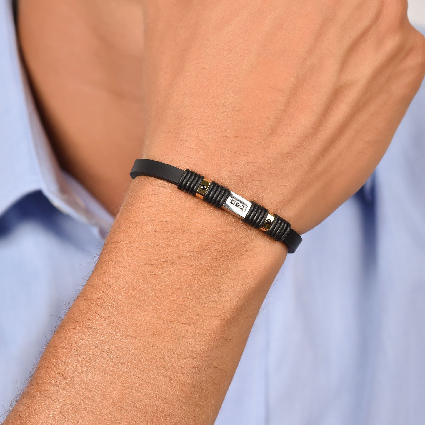 PULSERA DE SILICONA NEGRA PARA HOMBRE CON ELEMENTOS DE ACERO IP NEGRO E IP ORO