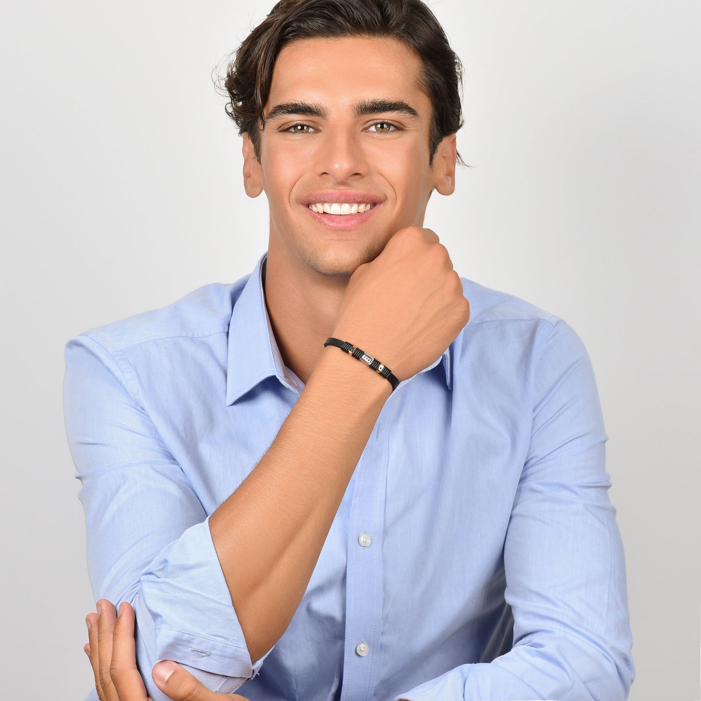 PULSERA DE SILICONA NEGRA PARA HOMBRE CON ELEMENTOS DE ACERO IP NEGRO E IP ORO