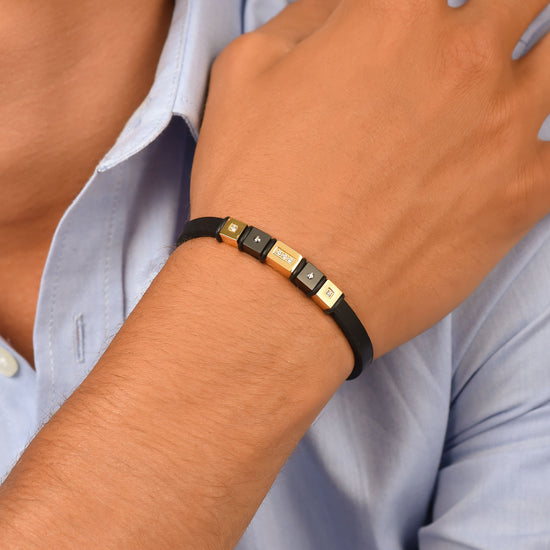 PULSERA DE HOMBRE DE SILICONA NEGRA CON ELEMENTOS IP ORO Y IP ACERO NEGRO
