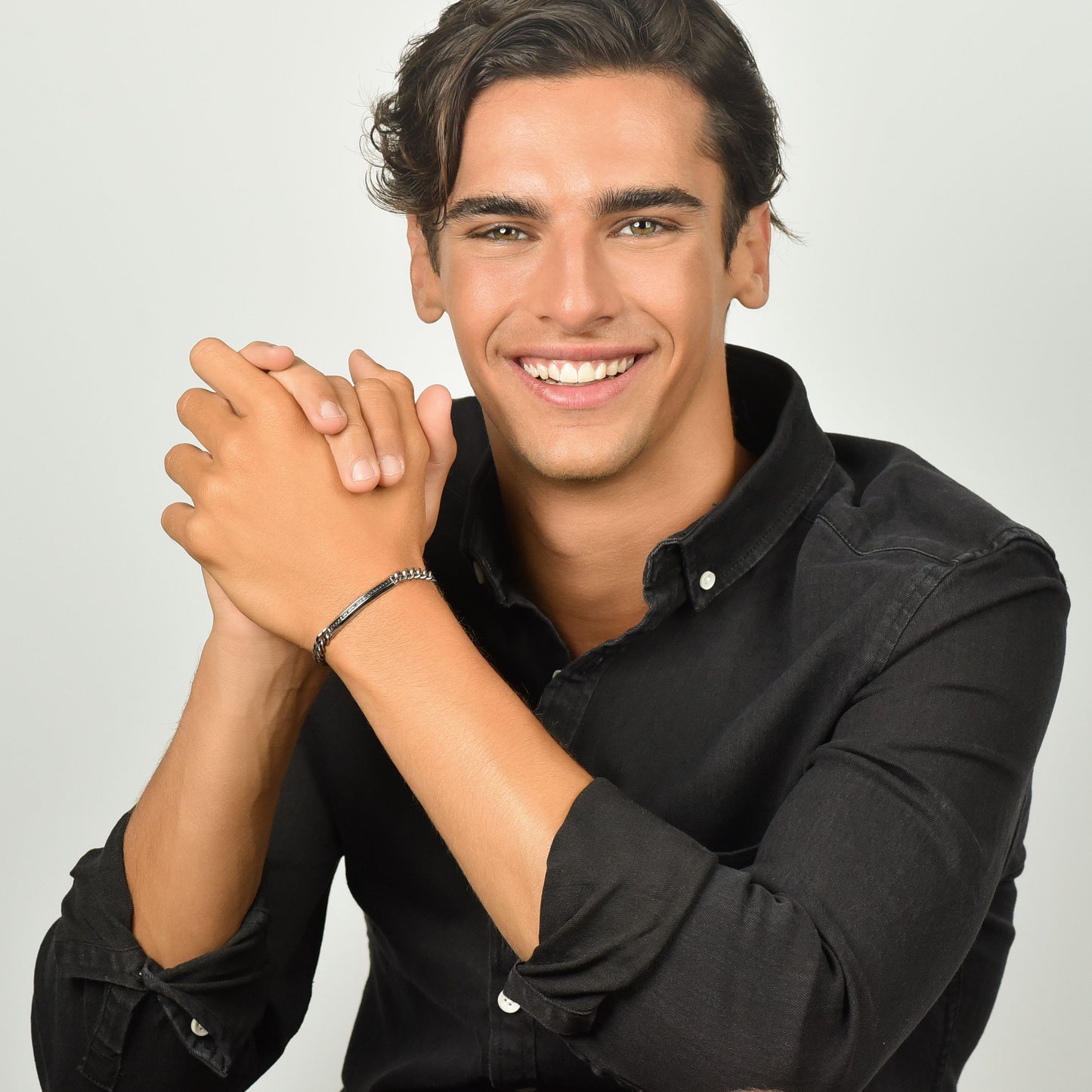 BRAZALETE DE ACERO PARA HOMBRE CON ELEMENTO DE CRISTAL NEGRO