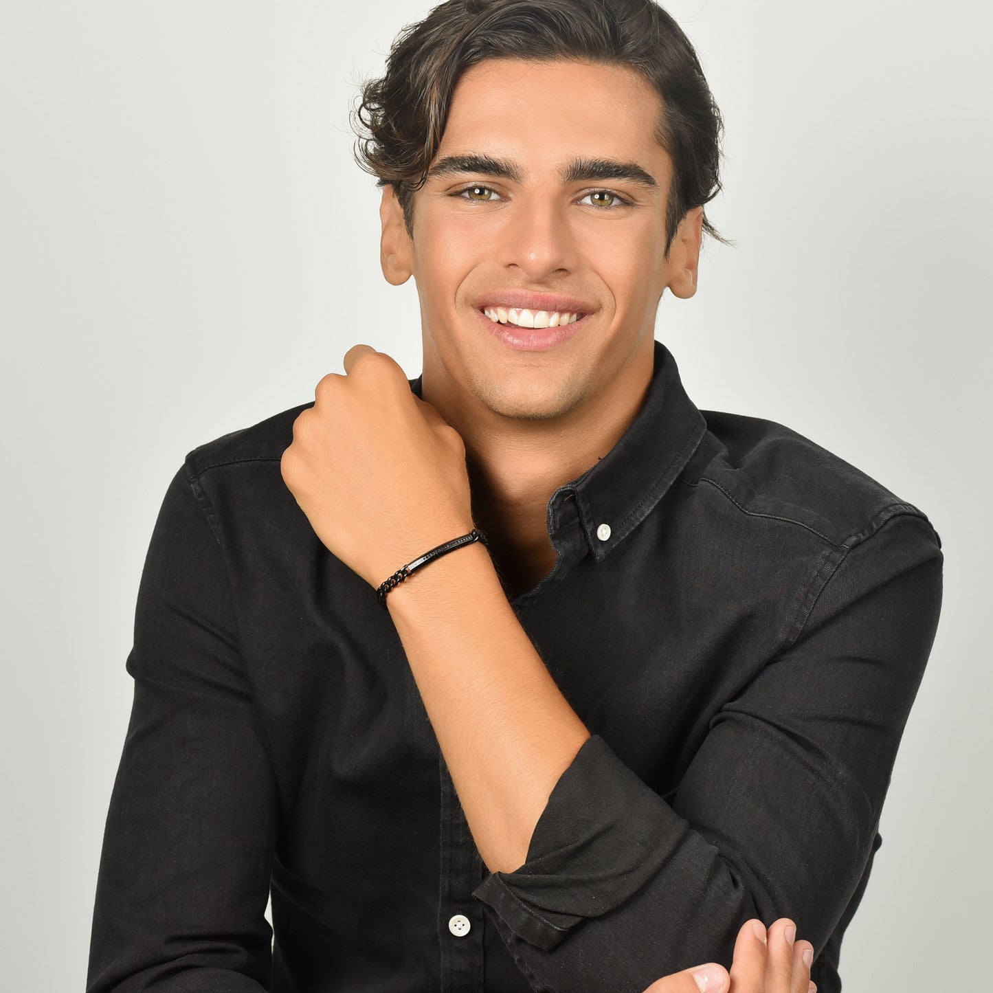 BRAZALETE DE HOMBRE DE ACERO IP NEGRO CON ELEMENTO DE CRISTAL NEGRO