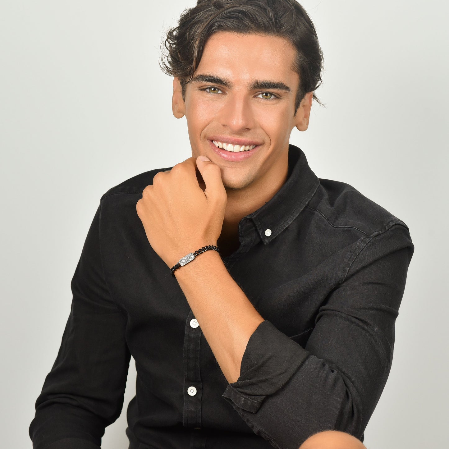 BRAZALETE DE HOMBRE DE ACERO IP NEGRO CON ELEMENTO DE CRISTAL NEGRO