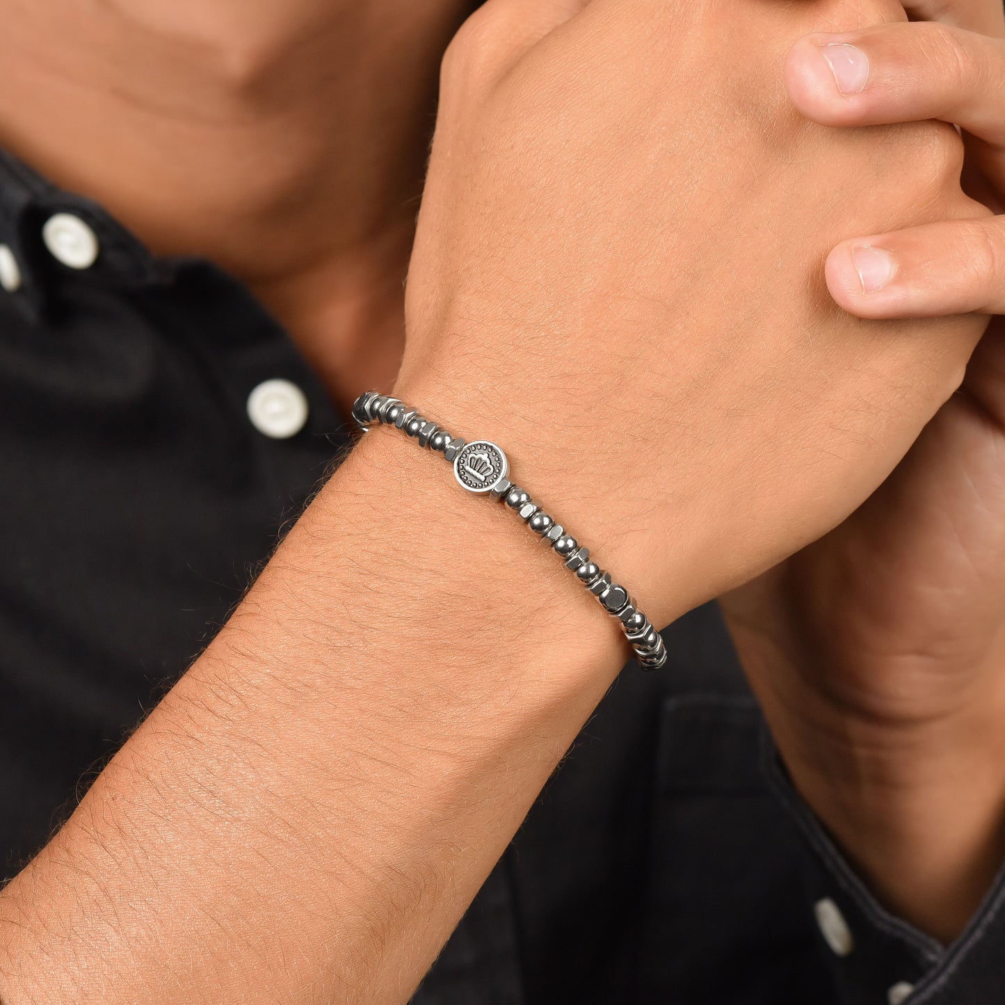 BRAZALETE DE ACERO PARA HOMBRE CON CORONA Y ESMALTE NEGRO