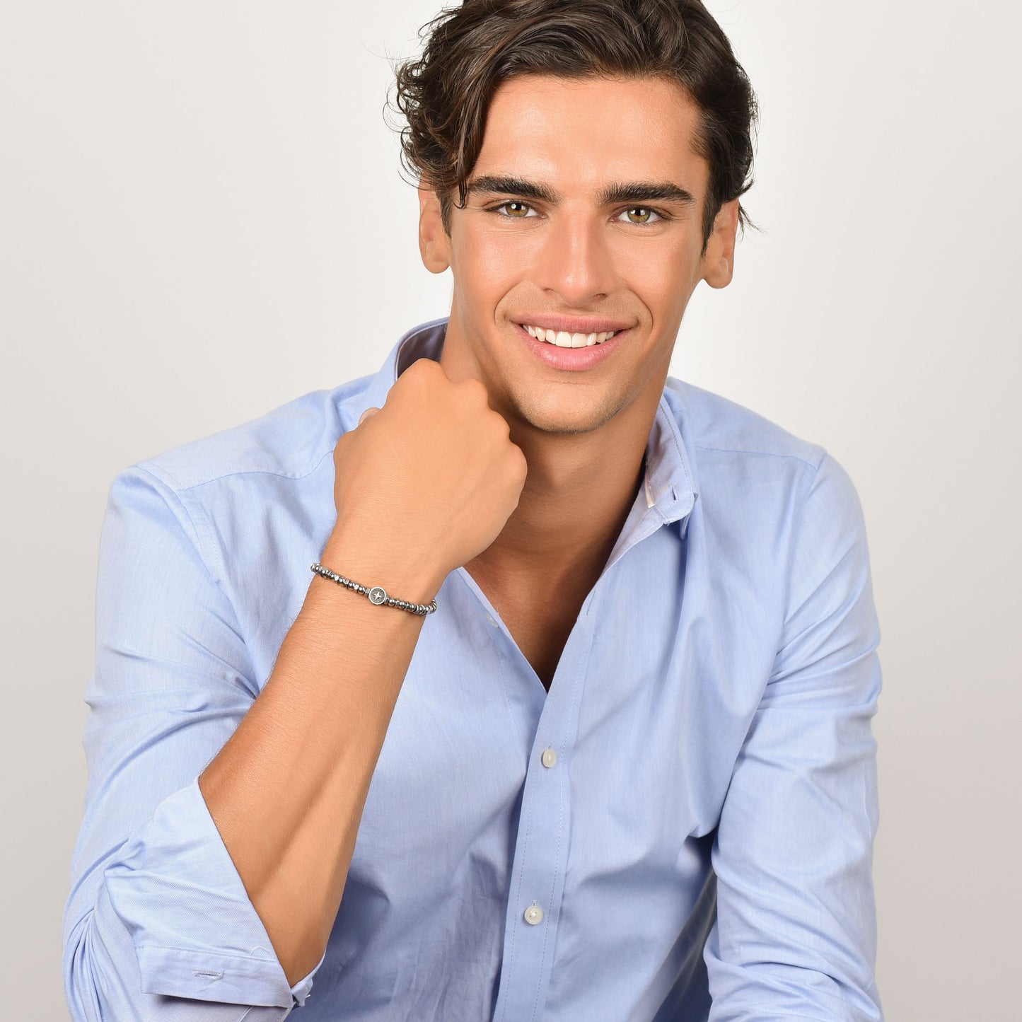 BRAZALETE DE ACERO PARA CABALLERO CON ROSA DE LOS VIENTOS Y ESMALTE NEGRO