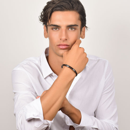 PULSERA DE CABALLERO DE CUERO NEGRO CON ELEMENTOS DE ACERO