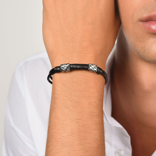 PULSERA DE CABALLERO DE CUERO MARRÓN CON ELEMENTOS DE ACERO