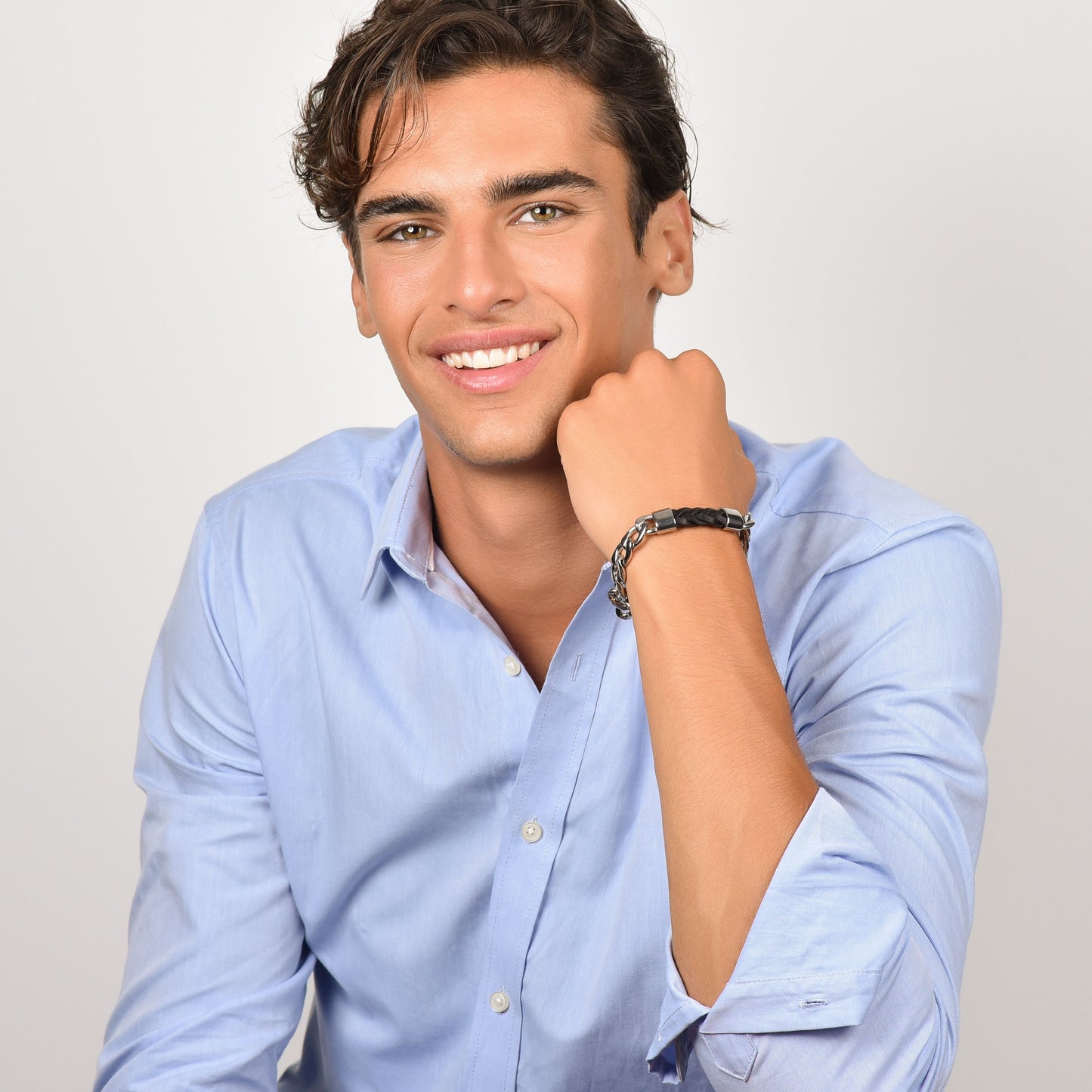 BRAZALETE DE ACERO PARA HOMBRE CON ELEMENTO DE CUERO NEGRO