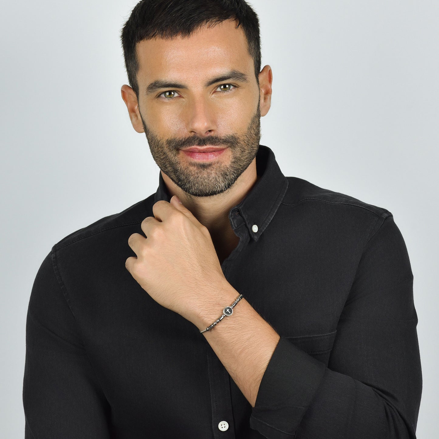 PULSERA ELEMENTO DE ACERO PARA HOMBRE CON CRUZ DE PLATA Y ESMALTE NEGRO