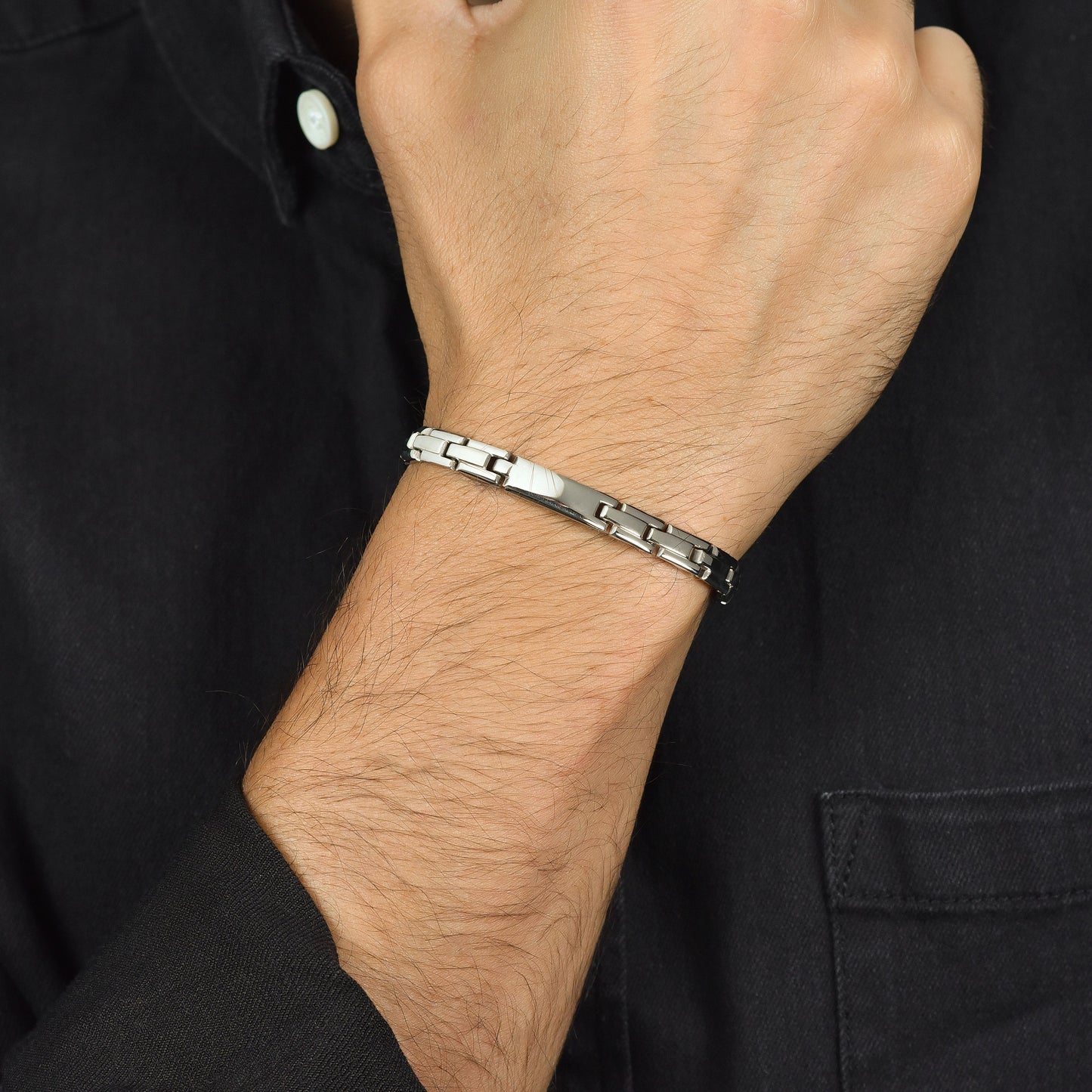 BRAZALETE DE HOMBRE DE ACERO PLATEADO