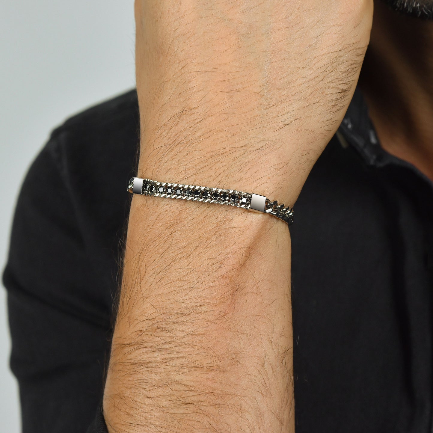 PULSERA ELEMENTO DE ACERO PARA HOMBRE CON CRISTALES NEGROS
